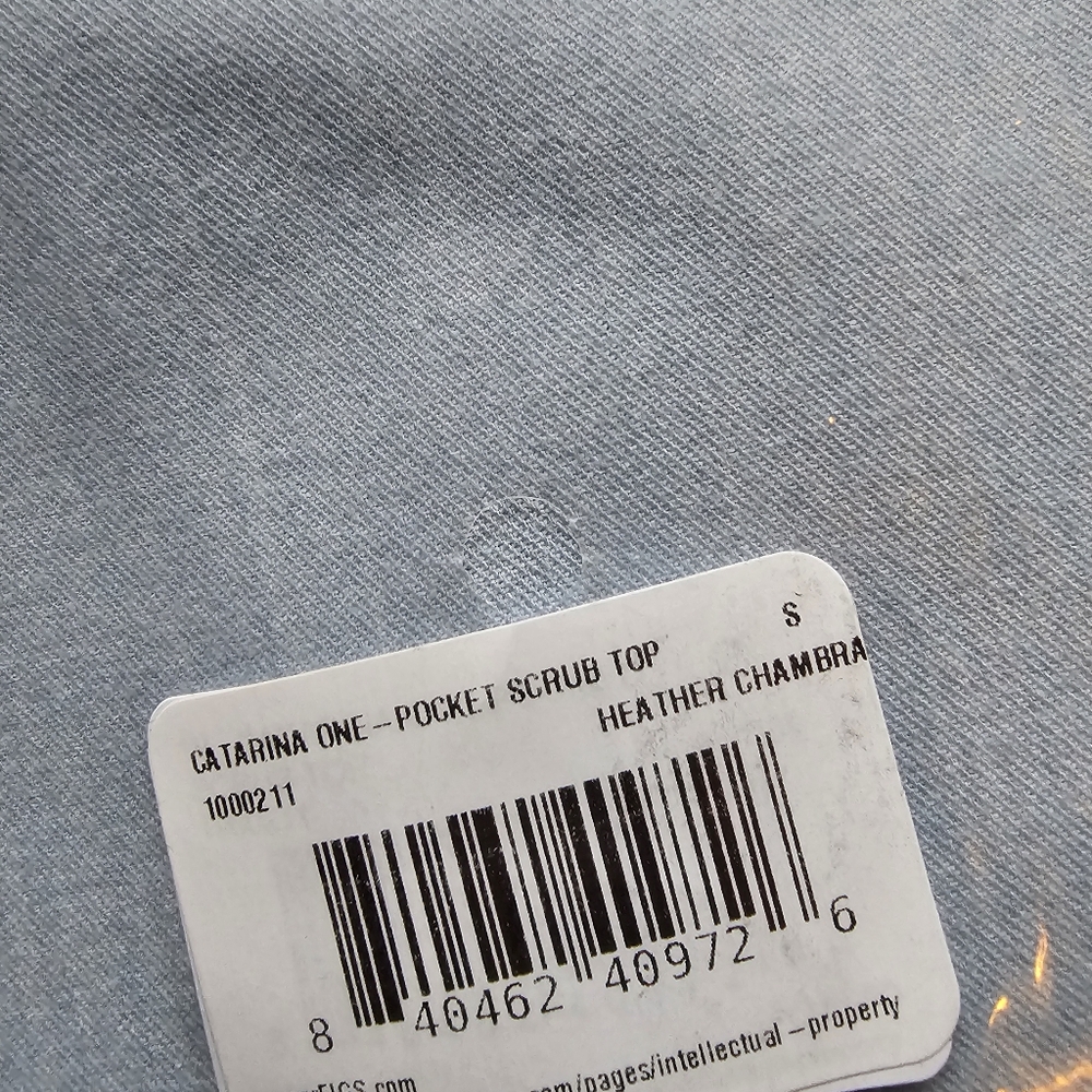 FIGS LIMITED EDITION CHAMBRAY SCRUB SET. - Picture 2 of 2